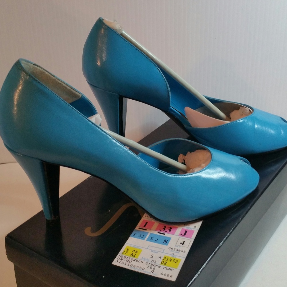 Newport News Easy Style Mediterranean Blue heels